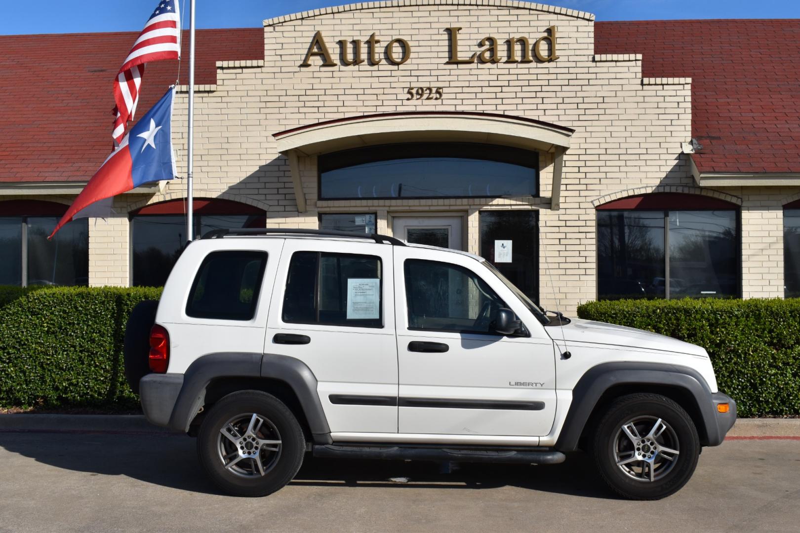 2004 White /Tan Jeep Liberty (1J4GL48K34W) , located at 5925 E. BELKNAP ST., HALTOM CITY, TX, 76117, (817) 834-4222, 32.803799, -97.259003 - Buying a 2004 Jeep Liberty can offer several benefits, depending on your needs and preferences: Off-road Capability: The Jeep Liberty is known for its off-road prowess, with features such as available four-wheel drive and a rugged design that can handle various terrains. If you enjoy outdoor activi - Photo#3